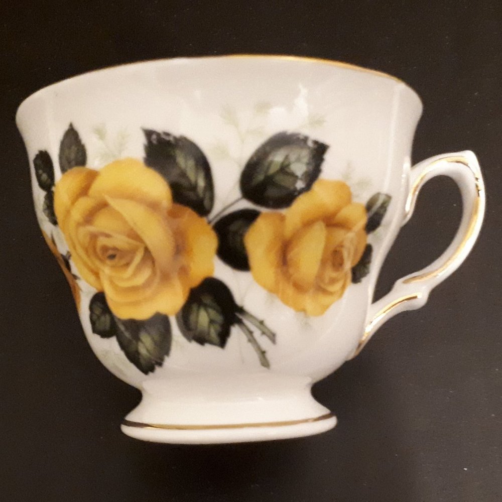 Vintage !! Royal Vale Bone China, YELLOW ROSES cup